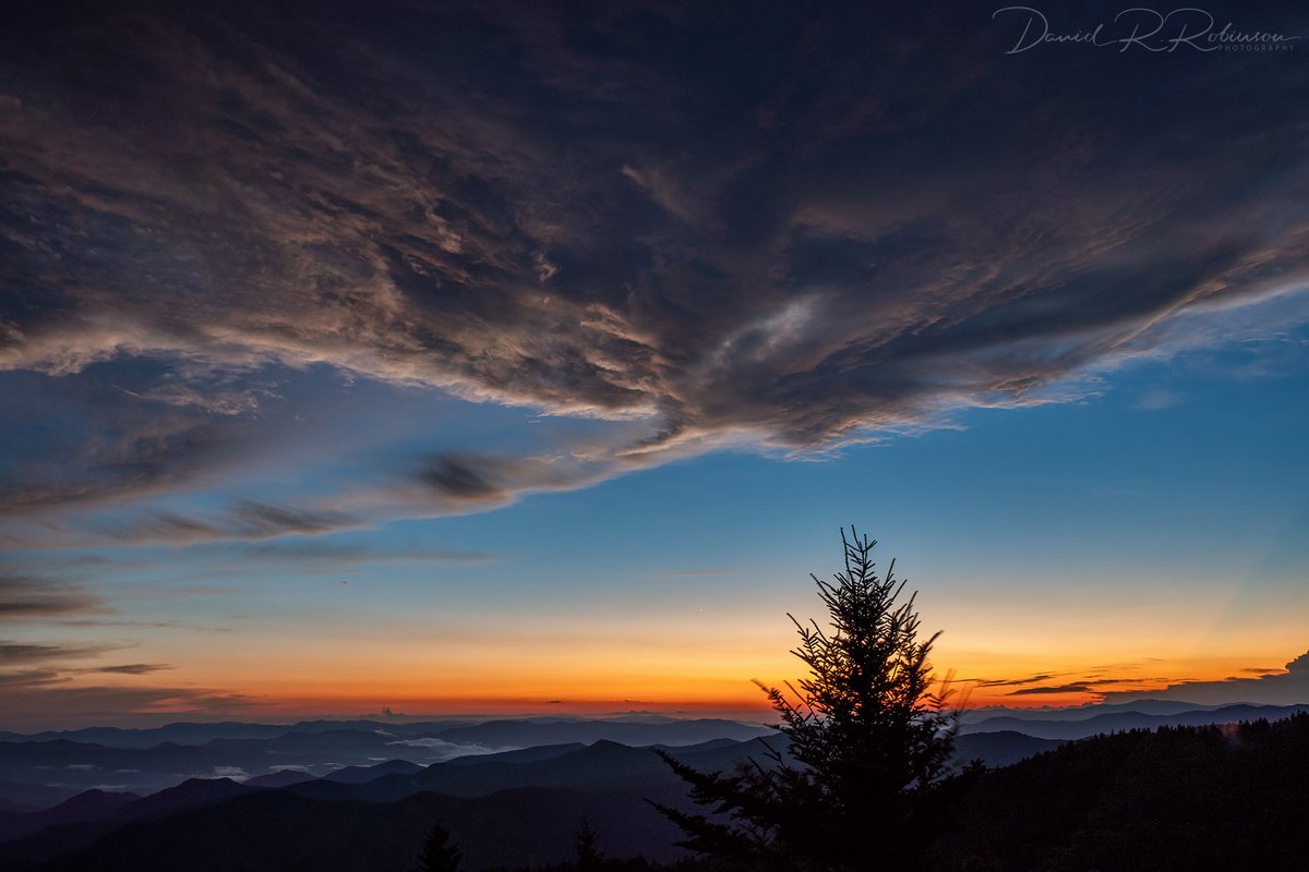 davidr_robinson's tweet photo. Fading light after sunset at the Cowee Mountain Overlook on the Blue Ridge Parkway in North Carolina on August 17th.
#sunset #blueridgeparkway #northcarolina #cowee #mountains #valleys #clouds #landscapephotography #sony #a6600 #sonyalpha #tamron #tamron1120 https://t.co/JV71yZJEiS