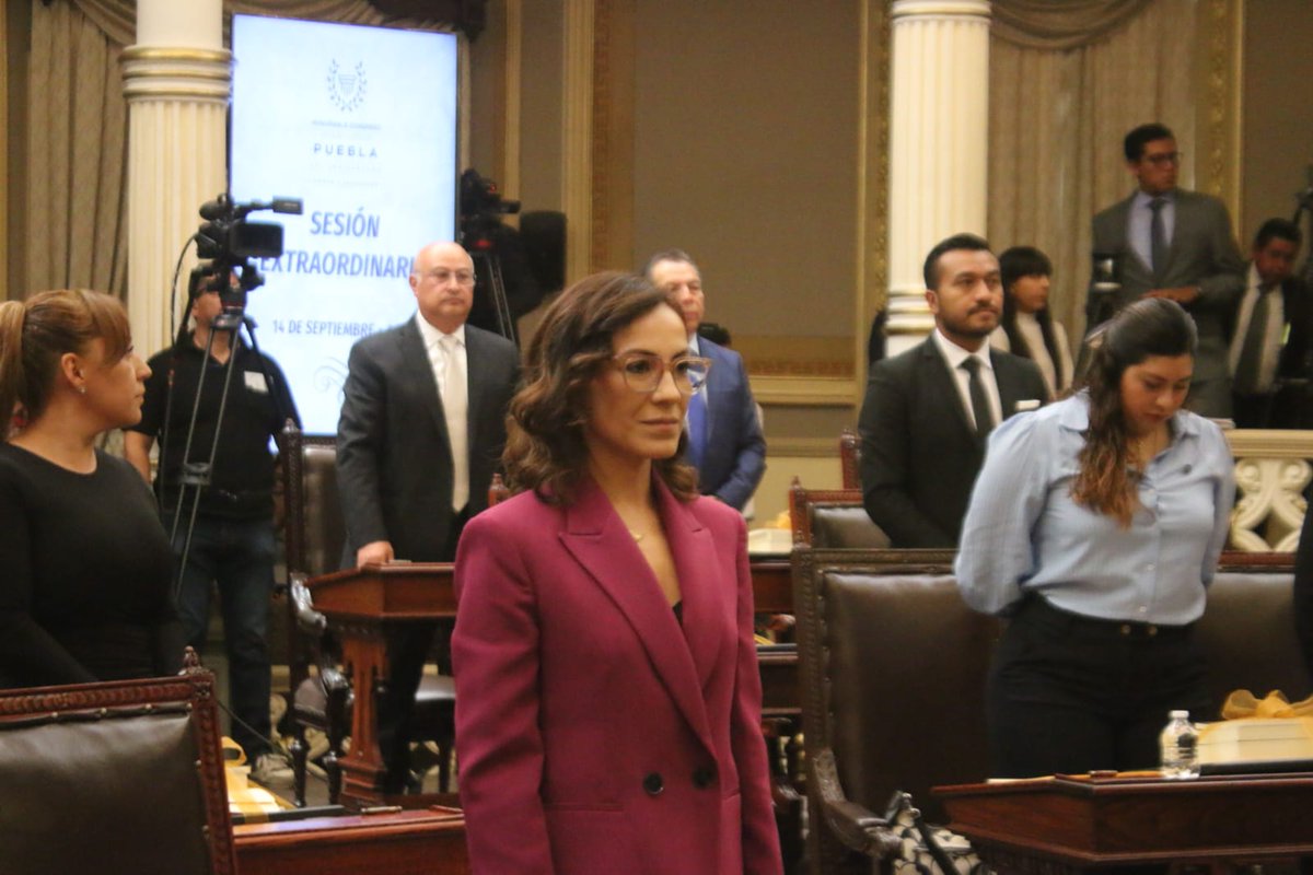 msilvaruiz's tweet photo. Hoy concluyo con mucho orgullo y gratitud mi periodo como diputada local. Ha sido un honor representarles en el @CongresoPue y trabajar incansablemente para mejorar la calidad de vida de todas y todos los poblanos.

Agradezco profundamente a quienes confiaron en mí para llevar sus voces a la tribuna. 

Juntas y juntos logramos grandes avances, siempre con el firme compromiso de construir una sociedad más justa, igualitaria y llena de oportunidades.

Aunque mi ciclo como diputada termine, mi compromiso con ustedes y con Puebla sigue intacto. 

Continuaré trabajando desde el municipio, con la misma pasión y dedicación para contribuir a la construcción de la #CiudadDelFuturo, la #CiudadDeLasMujeres y la #CiudadDeLosDerechos.

¡Gracias por su confianza y apoyo incondicional! 

Ha sido un honor servirles.