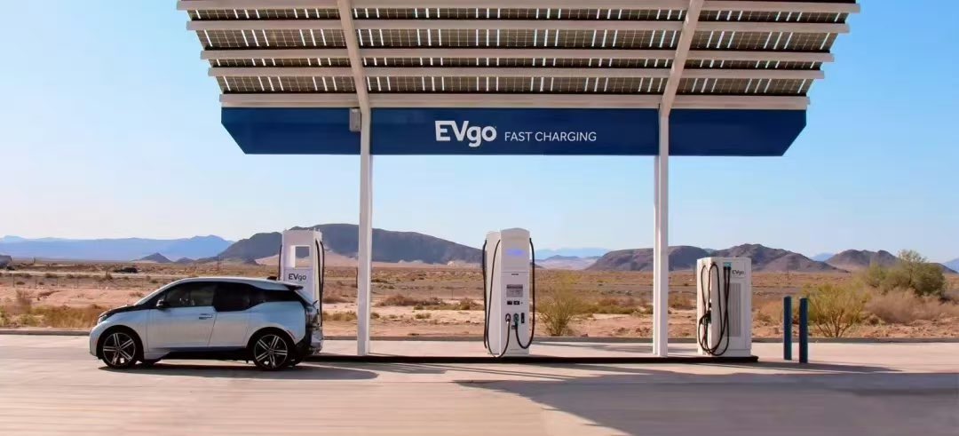 DriveGreen80167's tweet image. General Motors and EVgo will expand their partnership to deploy flagship EV charging stations in major U.S. metropolitan areas. The new stations will feature 400 fast-charging units, some with power up to 350 kW.

#GeneralMotors #EVgo #ElectricVehicles #FastCharging #GreenEnergy…