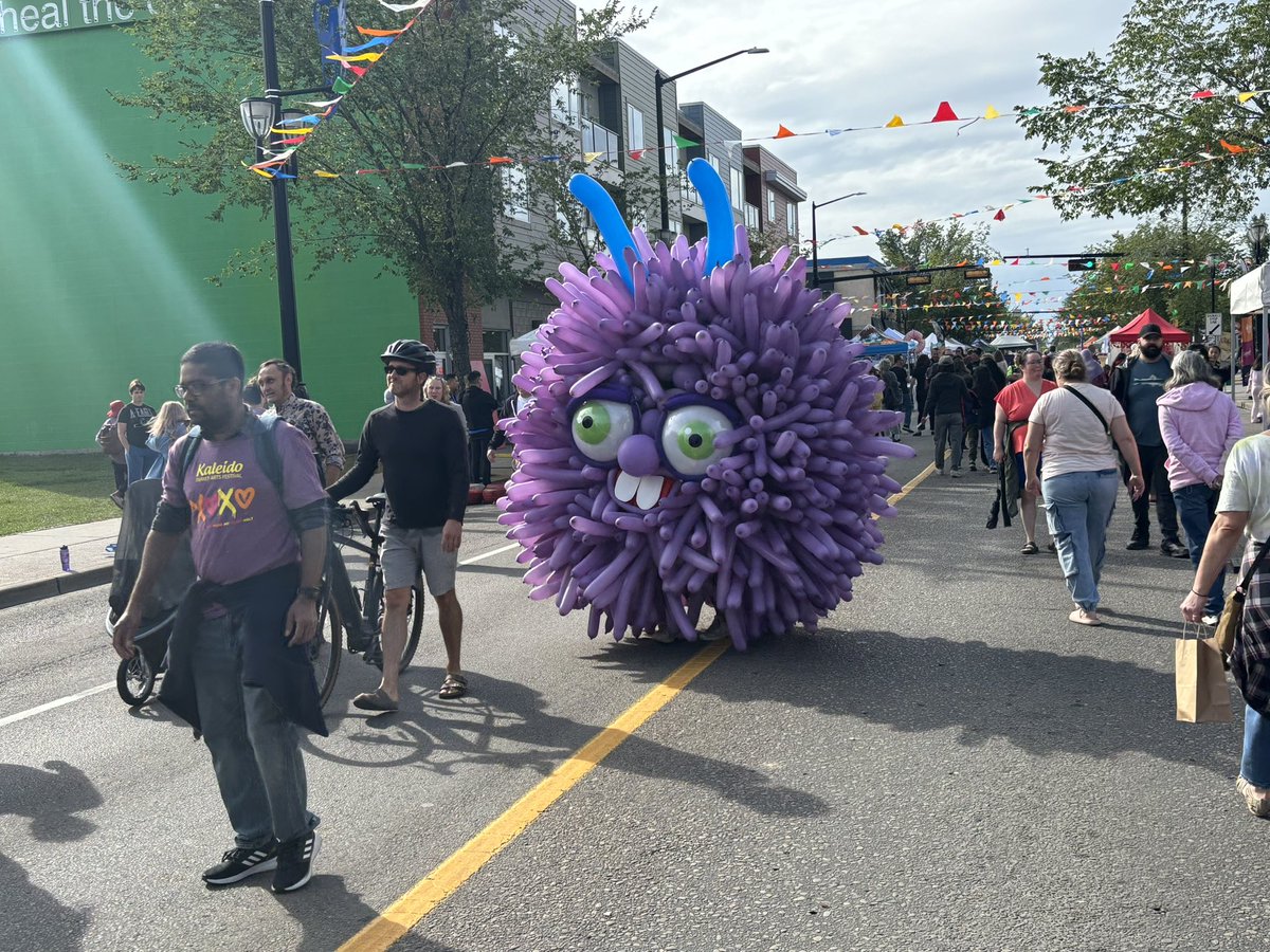CHED880's tweet photo. Step into the vibrant world of the @artsontheave  Kaleido Family Arts Festival! Happening now until Sunday on Alberta Ave! Experience a dazzling array of music, theatre, dance, street performances, art galleries and so much more! 

#kalidofest #albertaavenue #yeg https://t.co/pEog31b6PU