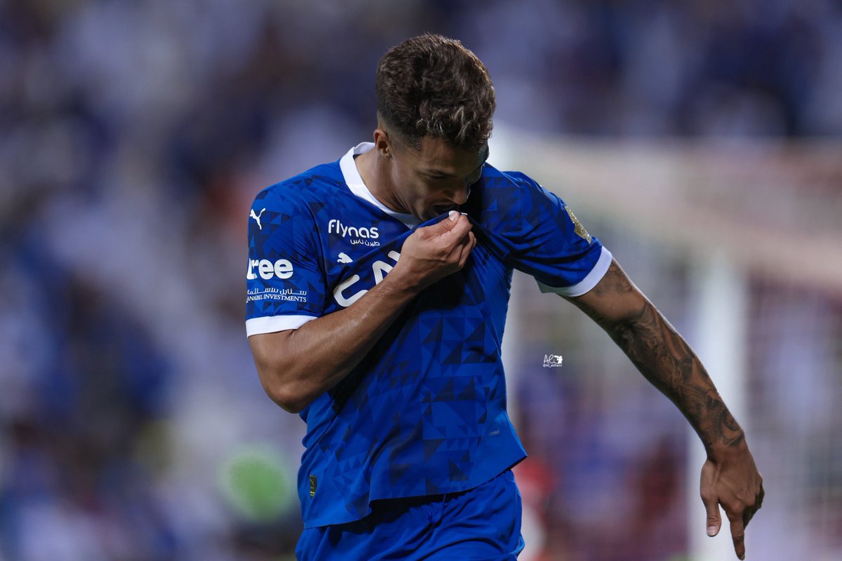 hilalstuff's tweet photo. 🚨🚨🚨🚨🎙️ ليوناردو :

"سجلت هدفًا صحيح بأنه لم يُحتسب ولكنه أشعرني بالقرب من جماهير الهلال". https://t.co/iQ5FMWEAjg