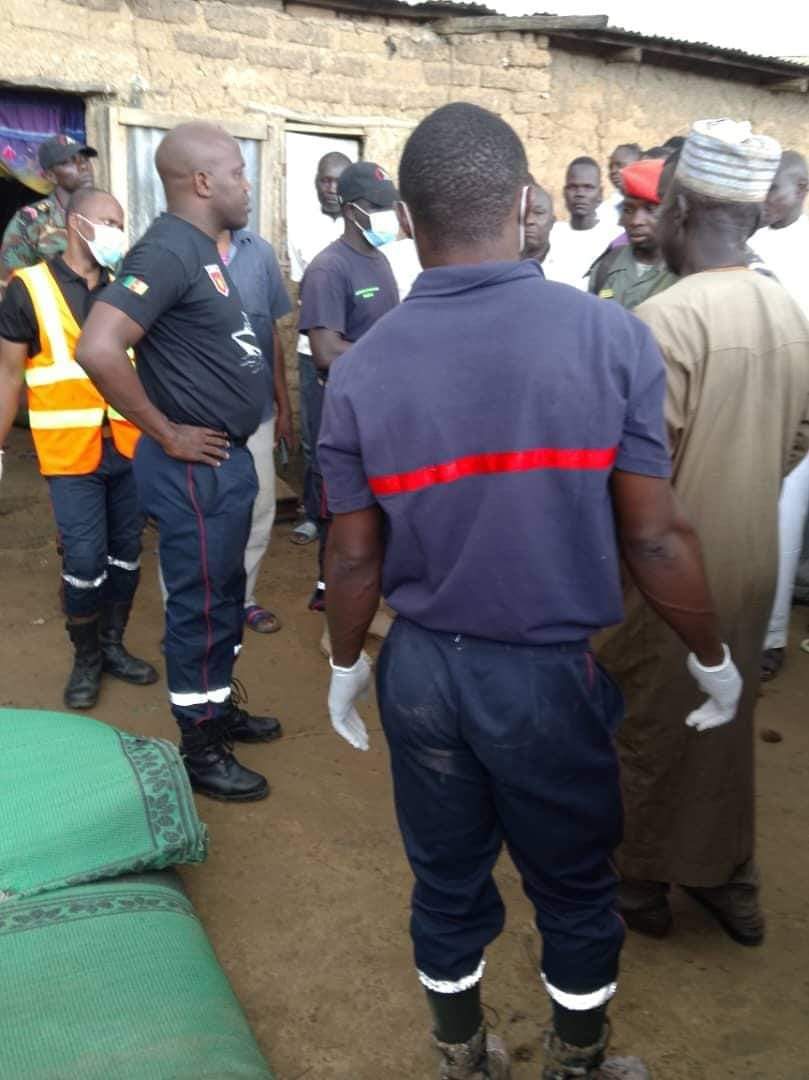 HumanityPurpose's tweet photo. #Société 12.09.2024
Homme d'environ 60 ans a été découvert pendu à un arbre au quartier #Lacka à #Kousseri (#Cameroun). Corps remis à la famille en présence des #Pompiers, du #Procureur et d'un médecin légiste.
On ne connait ni les raisons, ni les circonstances de la #Pendaison! https://t.co/j9XEIcpQdY