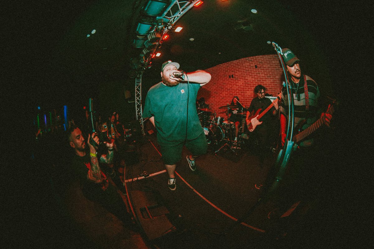 Prisoners tweet media