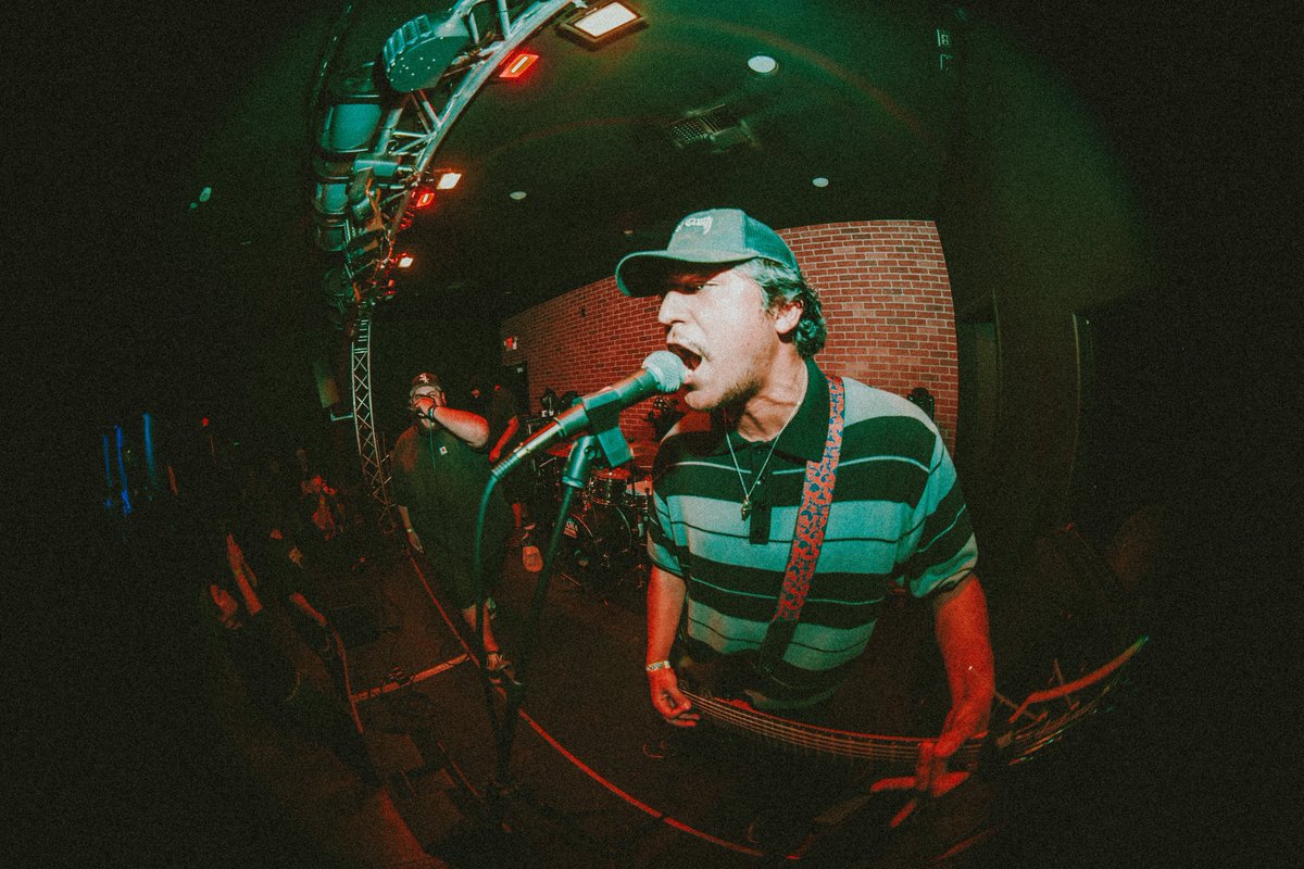 Prisoners tweet media