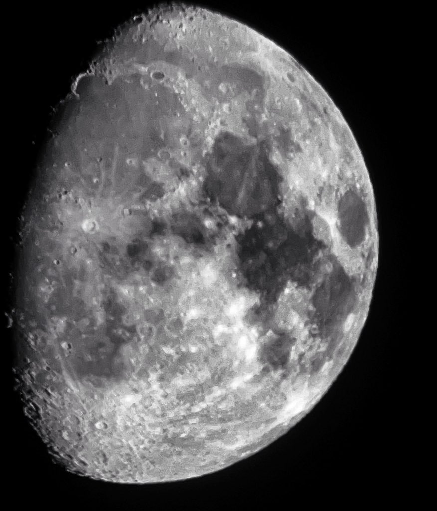 lnicelli's tweet photo. #ObserveTheMoon @NASA_Johnson https://t.co/YBmnKM7KFq