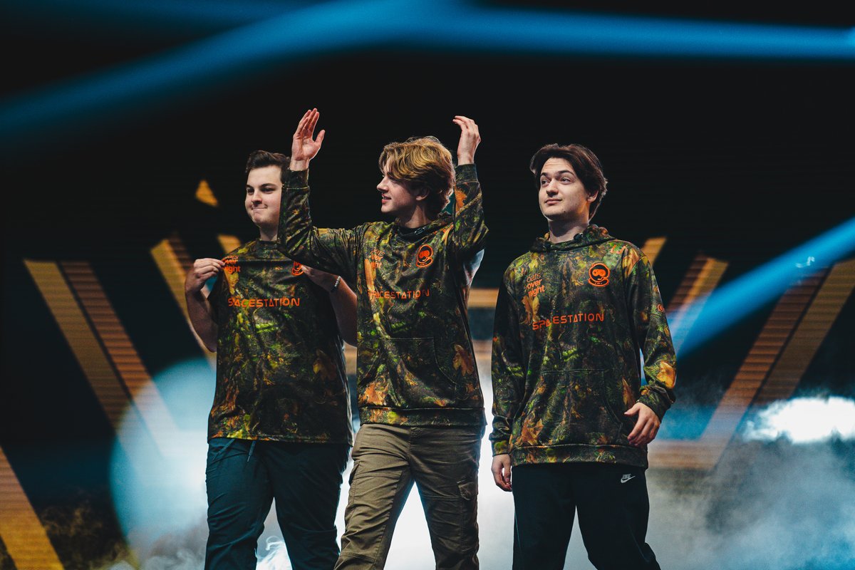 RLEsports's tweet photo. So so close for @Spacestation. 😢

@hockserRL, @rl_ljfett, @ChicagoRL, and @Sadjuni0r - thank you for the entertainment you've provided at this Rocket League World Championship! ❤️

#RLCS https://t.co/vjQfOlYHaD