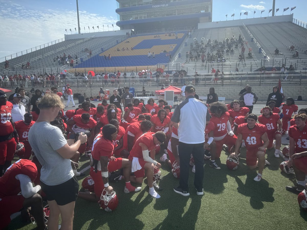 Bulldogs Win!!  #7⁦<a href="/NCDAWGPOUND/">Navarro Football</a>⁩ with the dominating performance in their SWJCFC opener as they defeat NEO 48-21.  Navarro improves to 2-0 on the year and 1-0 in conference play. Let’s Go! ⁦<a href="/NavarroSports/">NavarroSports</a>⁩ ⁦<a href="/NavarroCollege/">Navarro College</a>⁩