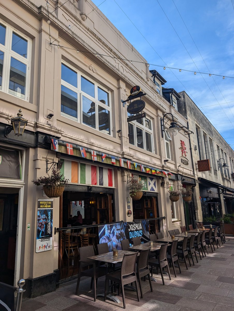 PubsCymru's tweet photo. A few pints of @brainsbrewery at the renowned rugby known pub @TheOldArcade in #Cardiff 
@brainsbrewery going down well 👍🍻🍻🍻
Busy with locals and tourists alike https://t.co/7zCNk99ou8