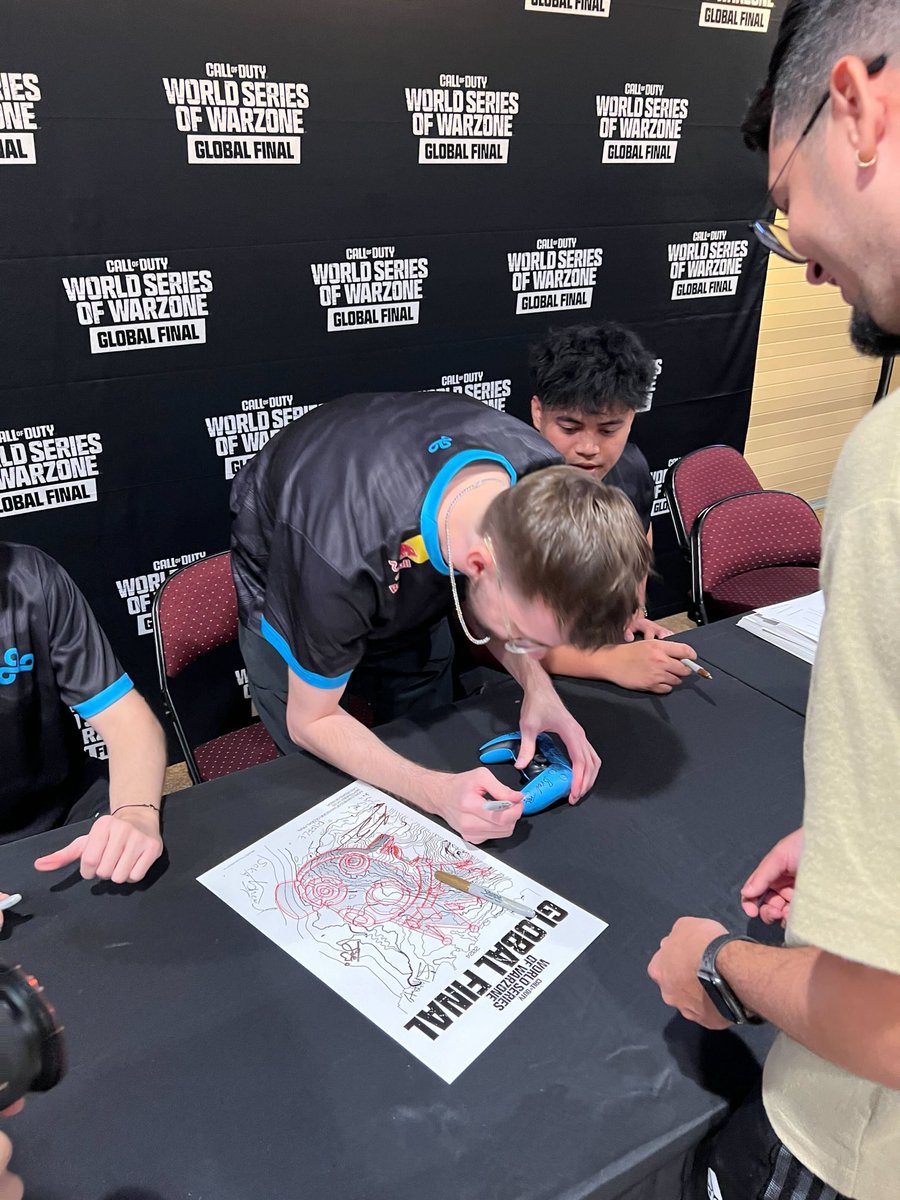 ✍️ <a href="/TeamFalconsGG/">Team Falcons</a> and <a href="/C9COD_/">Cloud9 New York</a> are in the building!

#WSOWGlobalFinal