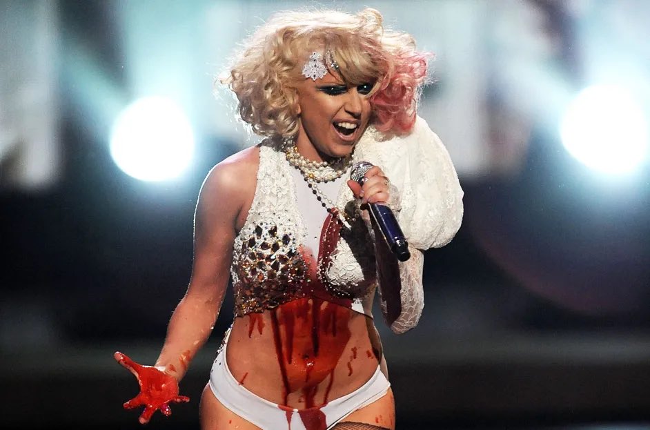 PopBase's tweet photo. 15 years ago, Lady Gaga performed ‘Paparazzi’ at the VMAs. https://t.co/wWVCeJXjxB