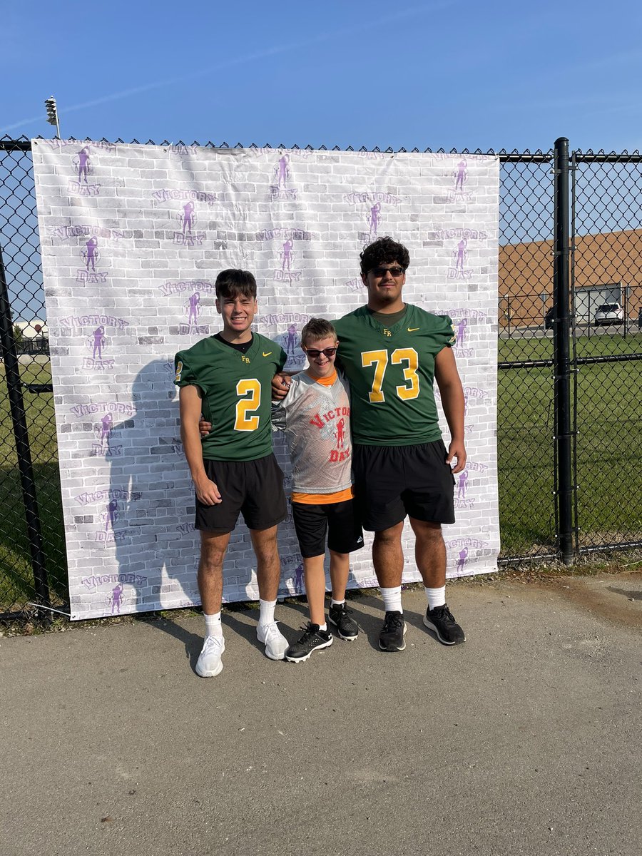 FlatRockFball's tweet photo. Victory Day

Always one of the best days of the year!

Thanks to our seniors and other teams for helping out and thanks to Coach Segedi for letting us be a part of it. https://t.co/hb1hzoc420