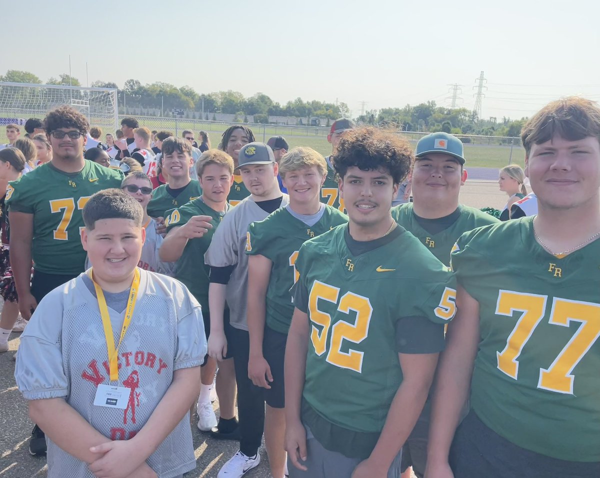 FlatRockFball's tweet photo. Victory Day

Always one of the best days of the year!

Thanks to our seniors and other teams for helping out and thanks to Coach Segedi for letting us be a part of it. https://t.co/hb1hzoc420
