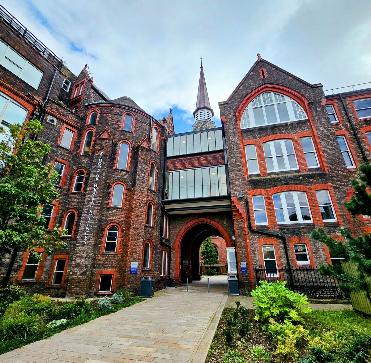 claretwiggpeckh's tweet photo. So that's it #3rdchildflownthenest2day dropped off at @LivUni 2 study #Physiotherapy #SchoolofAlliedHealthProfessionsandNursing #emotional #proud #got2lethimfly from #praesisutprosis #leadinordertoserve 2 #FiatLux #LetThereBLight #tnku @LRGSLancaster
@christopherpyle #gr8ful https://t.co/yO1yf1WtYZ