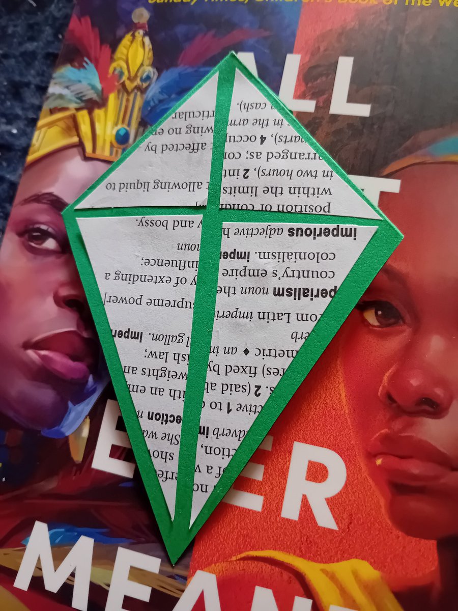 LibraryLane1978's tweet photo. Been investigating crafts to make with my Junior School lunchtimes and worked out a way to make these cutie corner bookmarks! 
Inspo from https://t.co/5QRX4WTbTT https://t.co/3E7Zv4IZ25