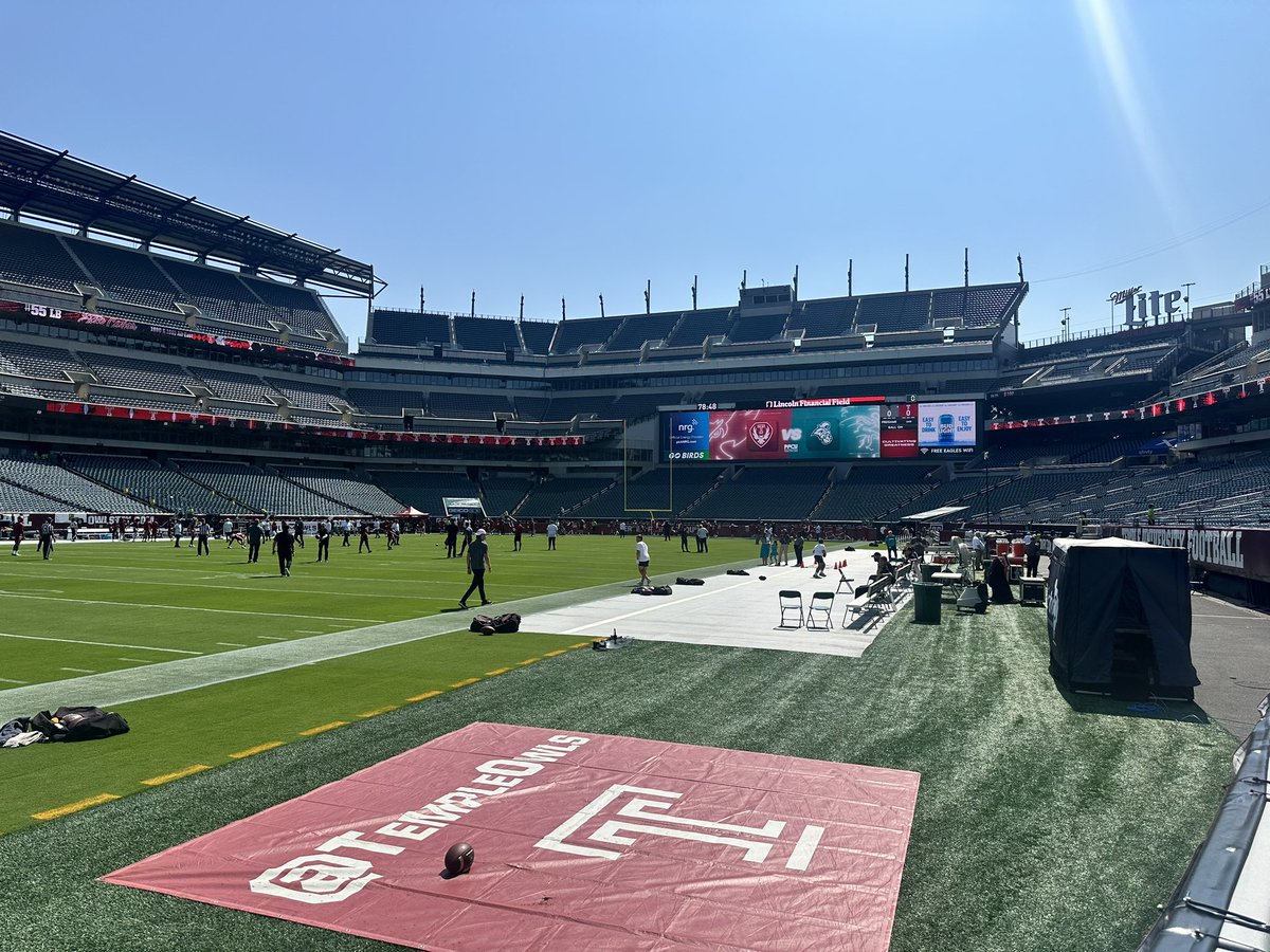 michaeltbenson's tweet photo. Sights and sounds from @CCUChanticleers tealgate and the spectacular venue that is the @Eagles home: Lincoln Financial Field 

Let’s go @CoastalFootball https://t.co/bZ3uoQ517k