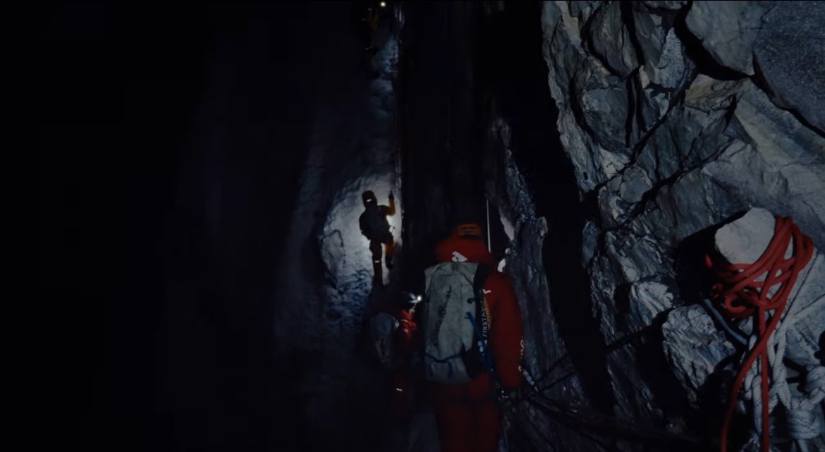 NoMadOrWhat_'s tweet photo. « Oué mé il é riche c facile » frero quand t’es avec ton cul dans le vide comme ça à 6000m ton argent il te sert à r  #inoxtag https://t.co/HYqxXI4Ql3