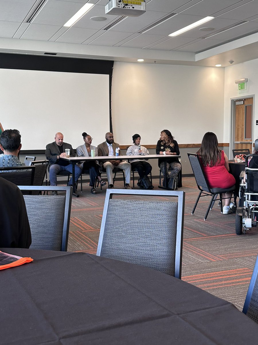 Q: How do you see the state of journalism right now? 

Analah Wallace from <a href="/TheStateHornet/">The State Hornet</a> : “We’ve lost a lot of credibility. Anyone can go online and post without doing their research… Student journalists is where that improvement is.” 

#NABJSacramento #JournalismDay <a href="/NABJ/">#NABJ Headquarters ✊🏾🖊️🎙️💻 📷 🎥 📝 🔈</a>