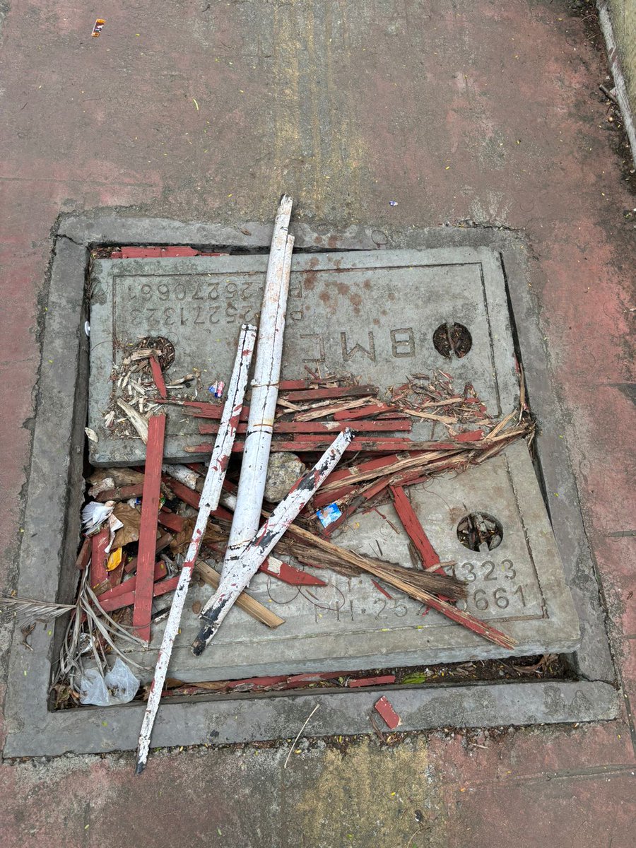 sawantsid45's tweet photo. @mybmcWardHW 
@mybmc 
requesting you to plz take necessary actions against the issue and repair it as soon as possible.
location: jonelia building , st Andrews road ,near candies bandra west - 400050
@the_yuvasena 
@RyanDMenezes https://t.co/XBeBgsUiB1