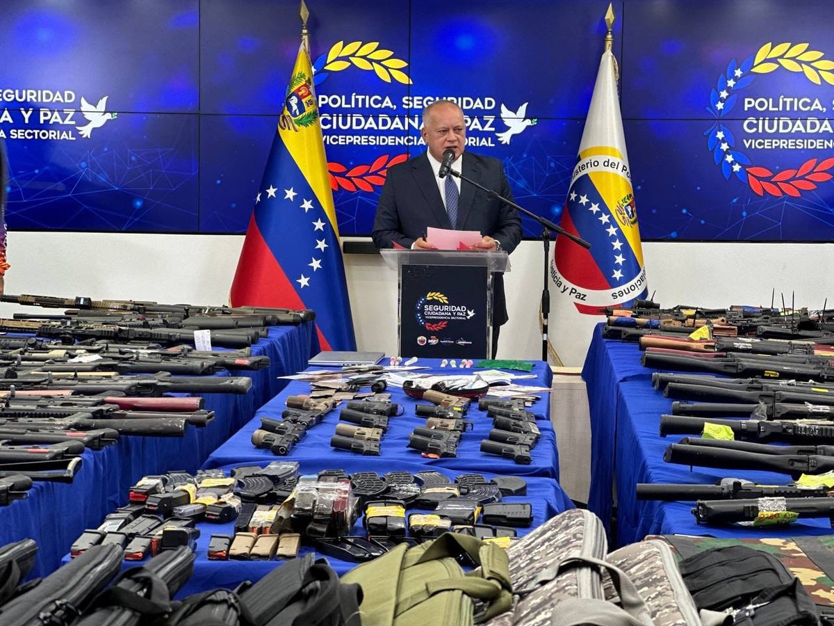 ConElMazoDando's tweet photo. #EnVivo @dcabellor: Hay un grupo de 14 ciudadanos detenidos ya y comienzan a aparecer los vínculos con los pranes políticos.

#FascistasNosotrosVenceremos #14sep https://t.co/NoAyfSSjUk
