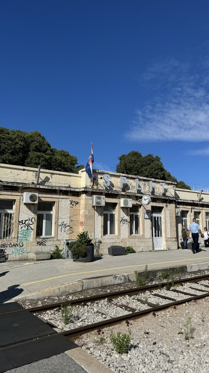 Simply Railway tweet media