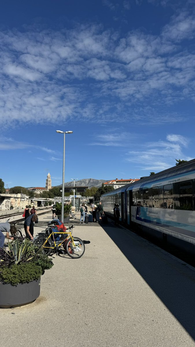 Simply Railway tweet media