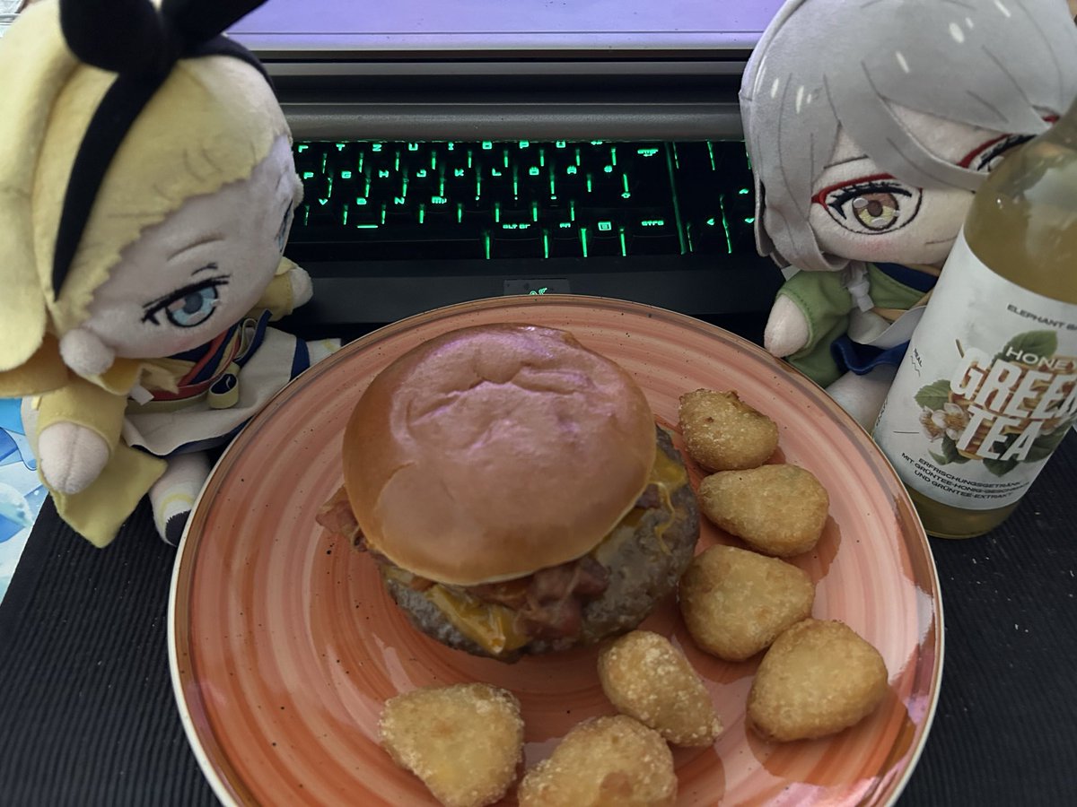 LycoRecoPlush's tweet photo. @hot_girl_spring we would like to offer a borgar, nuggies and ice tea to all affected good kitties!
we can not let them be hungry! 🥰 https://t.co/Bj7WrxqyNN
