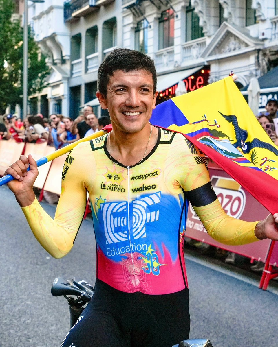 RichardCarapazM's tweet photo. Mijines! Representaré a mi país en los próximos mundiales de ciclismo 🌈 Una nueva ilusión, una nueva aventura, una nueva oportunidad de darlo todo. Vamos Ecuador, sí se puede 🇪🇨👊🏽👊🏽

📸 @AlbertSerrataco https://t.co/zOVoDmMHfz