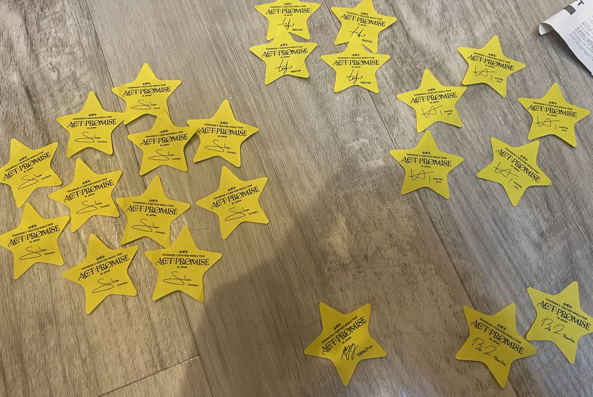 hamigaki_12's tweet photo. トゥバの落下物の星いっぱい綺麗なの持って帰ってたやん

ヨンジュンさんはあげれないけど他のメンバーなら欲しい人いたら渡したい https://t.co/E6pyxMEh2w