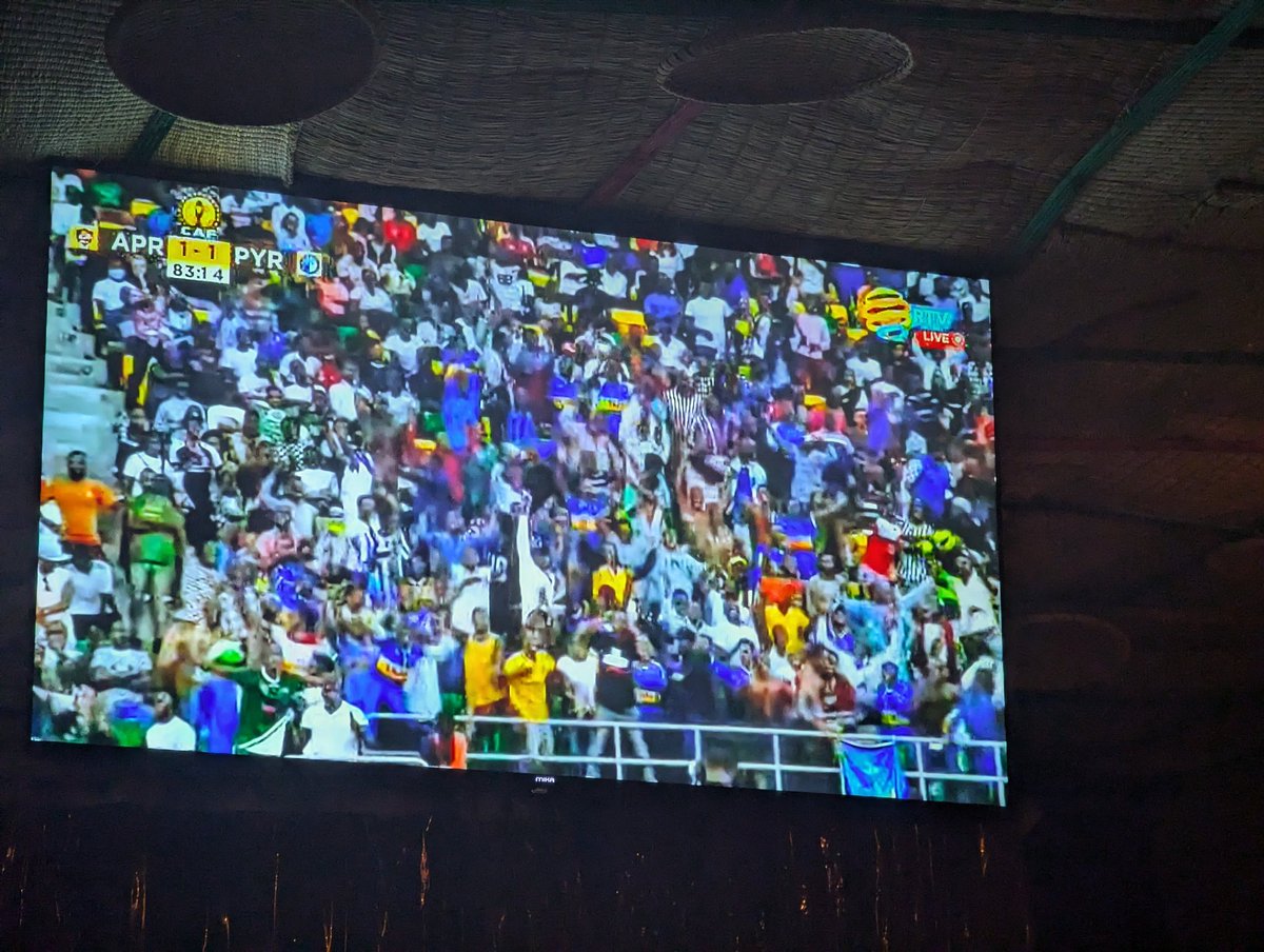 CAGUWA_2's tweet photo. Ndacyeka Ubugoryi bwa abafana ba Rayon murabubonye muri stade

Umupira warabananiye icyo bashoboye nukwishimira itsinzwi ya APR. Ubwo aho muzajya muca tuzajya tuhacisha umuriro.

Gusa ntacyo mwageraho mugihe ibyanyu byose mubibonamo guhangana aho gushyigikirana.🚮

🏃Nkigendera https://t.co/7xINh7gvmX