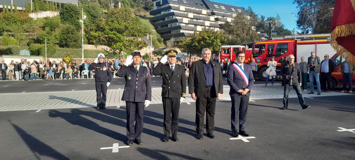 Le secrétaire général de la préfecture des #Cotes-d'Armor a assisté à la passation de commandement du CIS de #PléneufValAndré. Remerciements à tous les sapeurs pompiers des Côtes-d'Armor, volontaires et professionnels, pour leur engagement au service de nos concitoyens.