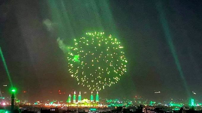 تخيلوا الان في هذه اللحظات رواتب الشعب اليمني تتقارح في اجواء صنعاء والمحافظات الخاضعة للحوثي !