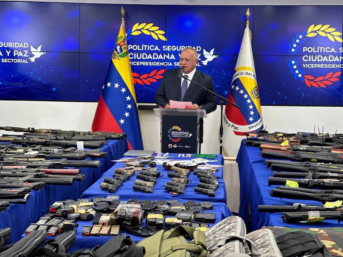 MPPRIJP (@mijpvzla) on Twitter photo <a href="/dcabellor/">Diosdado Cabello R</a> 🔴 #EnVivo || Vpdte. Sectorial @DCabelloR: “Hay un grupo de 14 ciudadanos detenidos ya y comienzan a aparecer los vínculos con los pranes políticos”. <a href="/dcabellor/">Diosdado Cabello R</a> 🔴 #EnVivo || Vpdte. Sectorial @DCabelloR: “Hay un grupo de 14 ciudadanos detenidos ya y comienzan a aparecer los vínculos con los pranes políticos”.