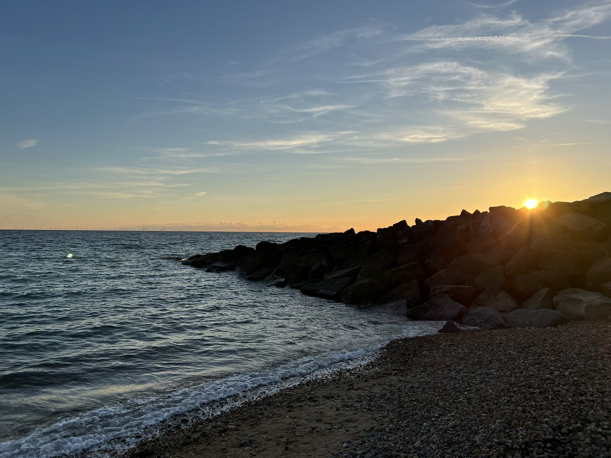 Lovely beach sunset tonight 🏝️🌊