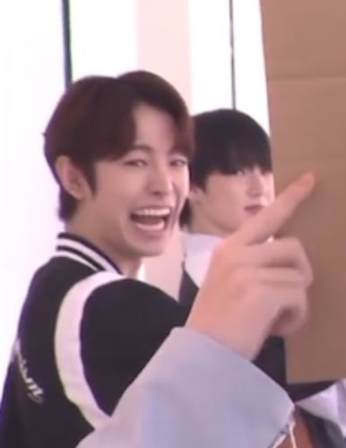 NCTjwwave's tweet photo. ユウシを破顔させることが出来る唯一無二の存在だからねジェラードンは https://t.co/l4qRHx0A2M