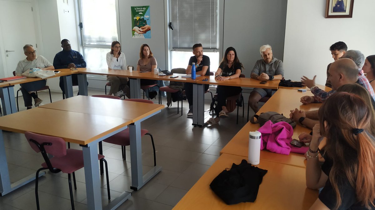 Després de l'estiu, compartir i socialitzar el viscut en els projectes d'estiu a Guatemala i Perú. Un matí molt interessant