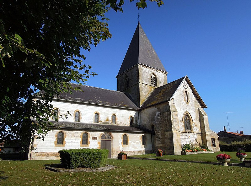 MonumentumFr's tweet photo. Eglise à #Machault (#Ardennes) Construction XIIe siècle, XVe siècle. Eglise : classement par arrêté du 25 septembre 1919.
Suite 👉 https://t.co/aQ6AND3Mp8
#Patrimoine #MonumentHistorique https://t.co/oK9wlkUU6h