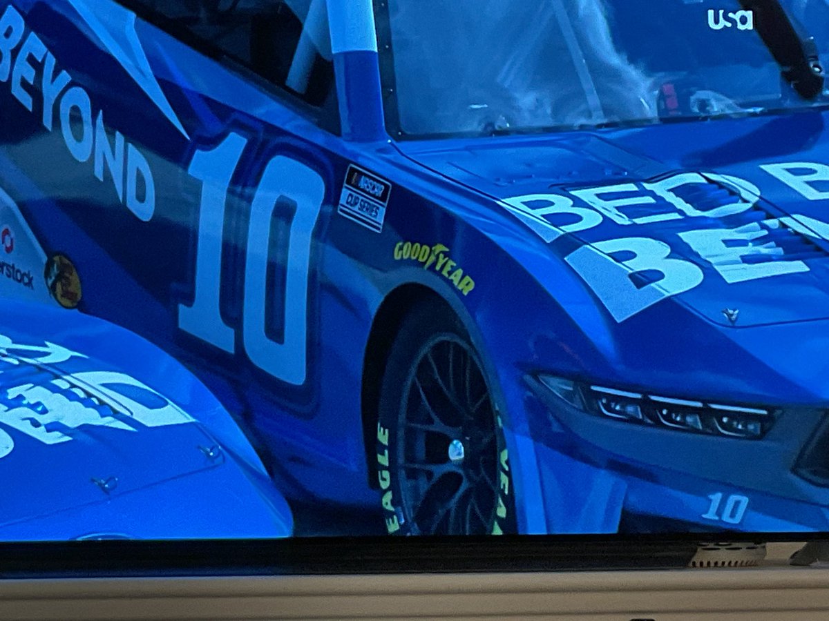 EastGlacierMT's tweet image. Our 1st glimpse of the #10 @BedBathBeyond cup car at Watkins Glen at qualifying, along with a new hat for @NoahGragson. We need this and the #Overstock car in diecasts! 🏁🙌👏🇺🇸🚀