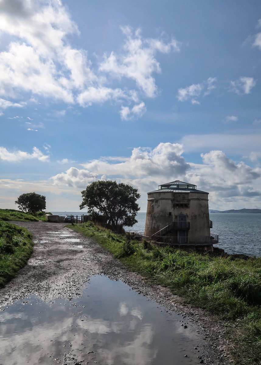 AnnBruen's tweet photo. Memories from this day last year on a walk along the Sutton to Howth cliff walk. 
#howthcliffwalk #IrelandsAncientEast #lovindublin https://t.co/XFBTTnsibD