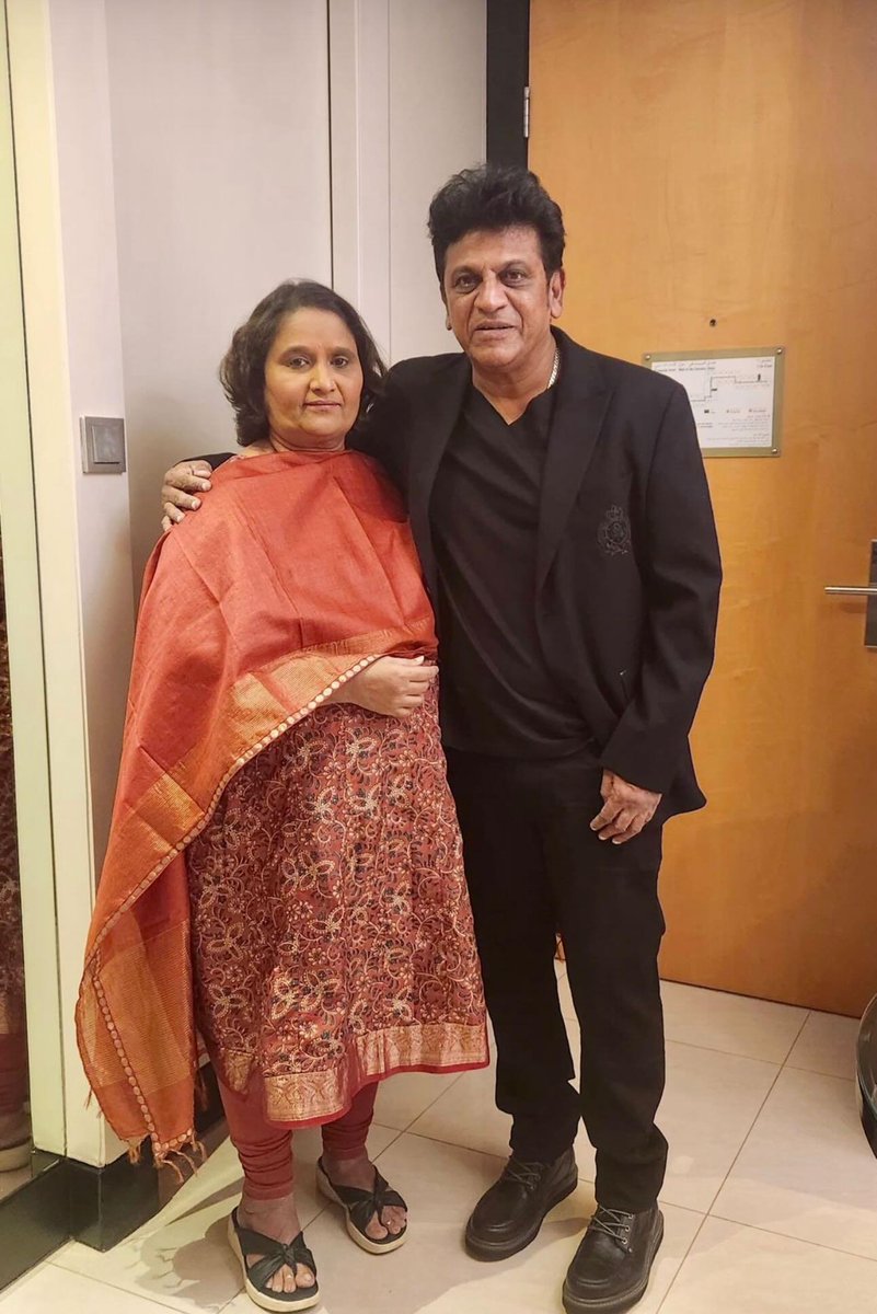 IamHCB's tweet image. 📸 Karunada Chakravarthy @NimmaShivanna and #GeethaShivarajkumar at SIIMA Awards, 2024 in Dubai 

#Shivanna #BhairathiRanagal #SIIMA2024