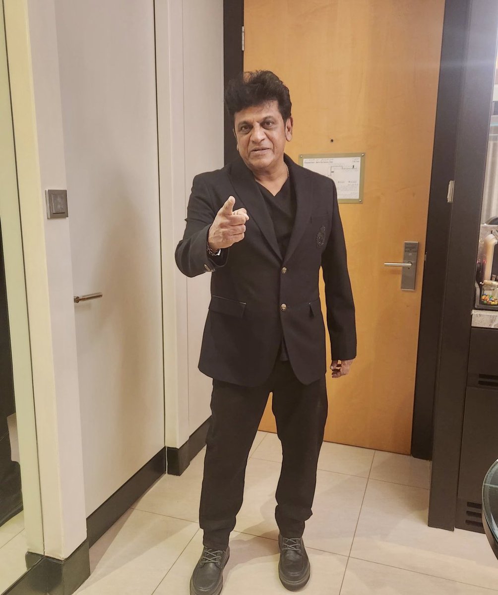IamHCB's tweet image. 📸 Karunada Chakravarthy @NimmaShivanna and #GeethaShivarajkumar at SIIMA Awards, 2024 in Dubai 

#Shivanna #BhairathiRanagal #SIIMA2024