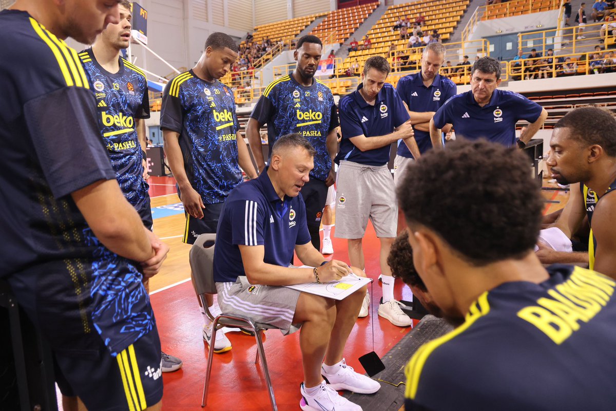 FBBasketbol's tweet photo. 📸 Maçtan kareler

#YellowLegacy https://t.co/eerEtAtfog