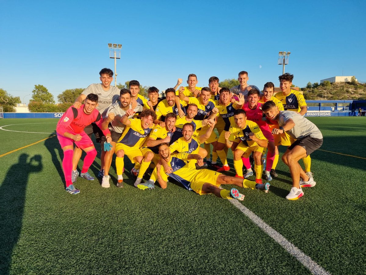 alqueriescf's tweet photo. 𝗡𝘂𝗲𝘃𝗼 +𝟯 ✅

El Amateur A vuelve a conseguir una nueva victoria.

Ribarroja CF 0️⃣ - 1️⃣ Alqueries CF

⚽: Crou 🎯

¡Vamos Niño! 💙💛

#alqueriescf #somdelniño #todaunavida #unamaneradevivir https://t.co/1WNHlfj2Cy