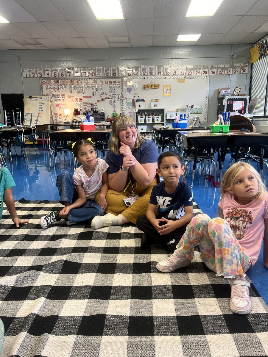 My mom snapped this sweet picture yesterday at Reading in Schools day. this job can be hard but gosh, is it so rewarding! 💙🤍 #huskyexcellence