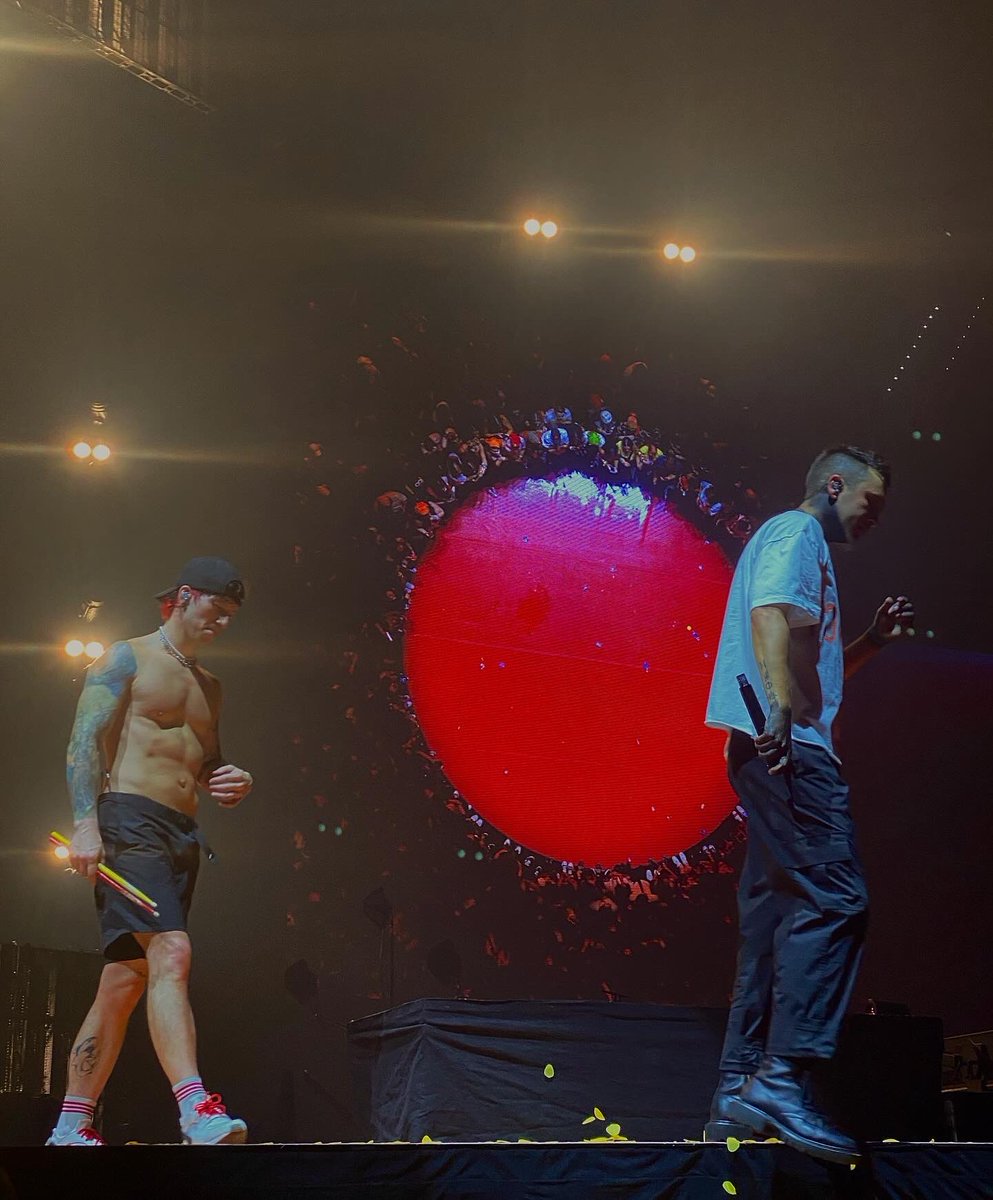 dntblvthehyp3's tweet photo. my favorite pictures from #clancyraleigh how was any of that real https://t.co/tXLcAFZcdn