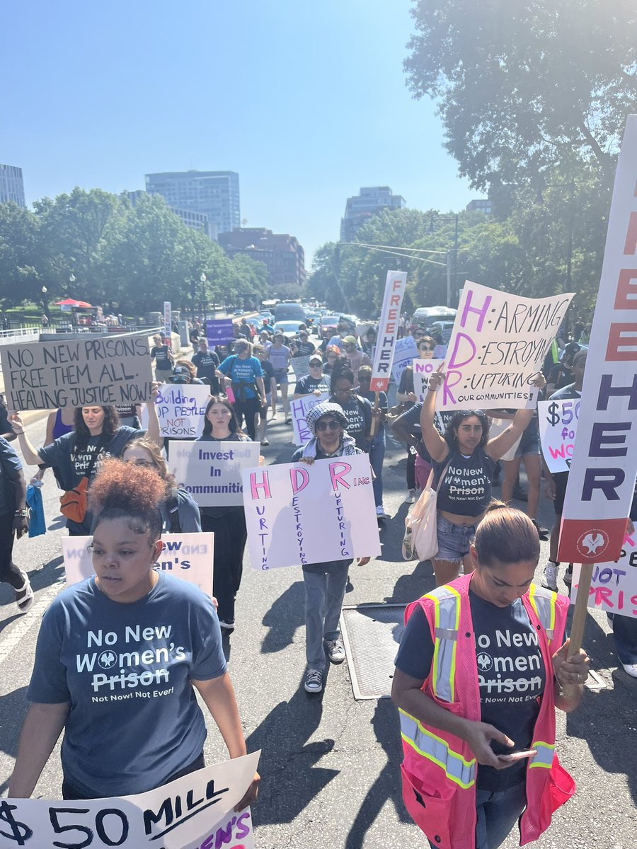 What a beautiful day demanding better for our people than jail &amp; prison construction!

We’re so grateful for everyone who continues to give their heart + energy towards the struggle and vision for a better, freer future for all of us

Free her, free ourselves! #NoNewWomensPrison