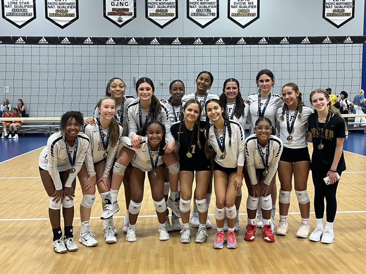 Foster_vball's tweet photo. Congrats to our freshmen on going 3-0 and winning the Freshmen Royal bracket at @HoustonSkyline SpikeFest! Great job ladies! @FosterHSNews @AthleticsFoster @FHSABC_TX https://t.co/SbLYfzAJJu