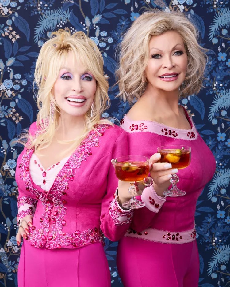 PartonNews's tweet photo. Dolly and her sister Rachel will be guests on Good Morning America on Tuesday, Sept. 17th to promote their #GoodLookinCookin cookbook. 💛🩷 https://t.co/naA4Clzfsn