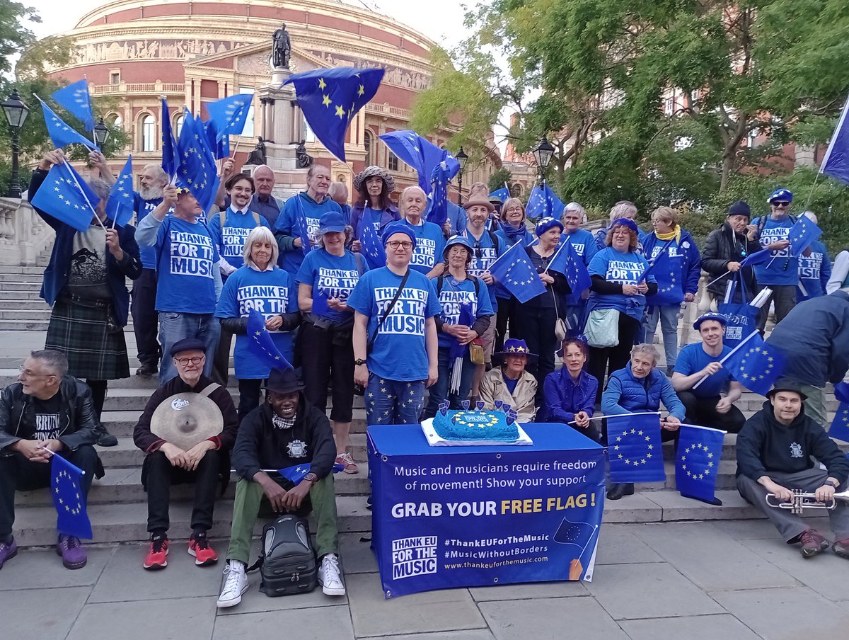 EU Flag Mafia 3.5% 🇺🇦 tweet media