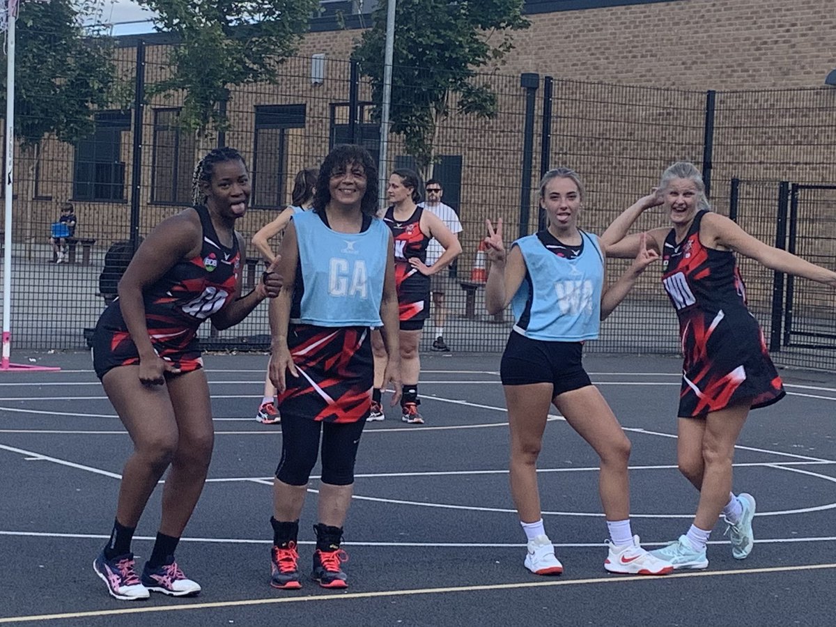 julielynn261's tweet photo. Fab day of netball THANK YOU Ravens ❤️🖤 (&amp; I got to play for first time ever with the girls 💕) https://t.co/FAWAmJ7Cyz