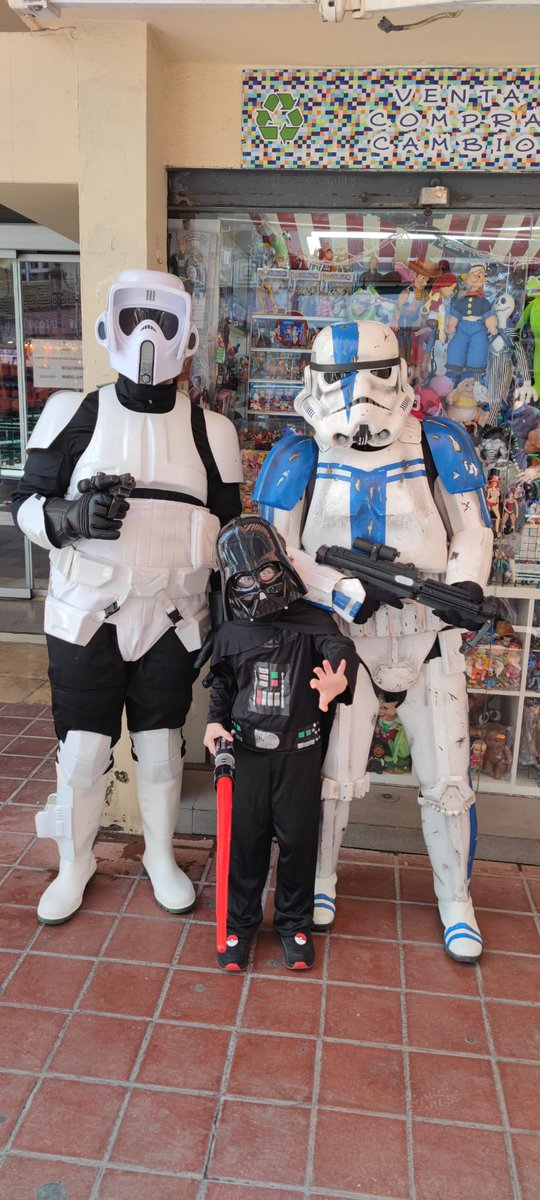 Hoy hemos estado mi gran amigo <a href="/ratpenat_/">Sento ⚽️🦇🧡</a> y yo,promocionando la tienda de juguetes vintage  Star Toys de mi  amigo Raul ubicada en Mercado de Ruzafa y lo hemos pasado genial.Gracias también al staff <a href="/Mascu_OdinSon/">Mascu OdinSøn</a> @BobaFettVC

<a href="/garboles/">Lordsidius 🦇</a> 
<a href="/herrero_3d/">Herrero 3D</a> 
<a href="/LBeskar/">La Fragua De Beskar</a> 
<a href="/LBeskar/">La Fragua De Beskar</a>